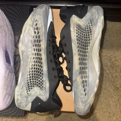 Basketball shoes