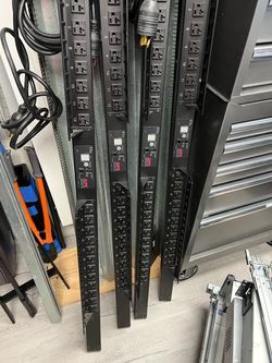 (4) APC Metered Rack PDU