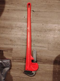 Pittsburgh 36-Inch Pipe Wrench