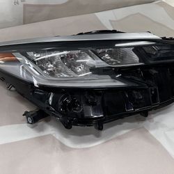 toyota sienna 2021-2024 passenger side headlight OEm $399