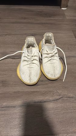 Adidas Yeezy Boost 350 V2 “Cream White” (Triple White). Size 4