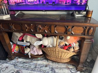 Solid Wood Carved Console / TV Stand – Excellent Condition 