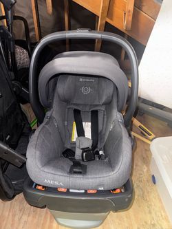 Uppa Baby Mesa Car seat with base