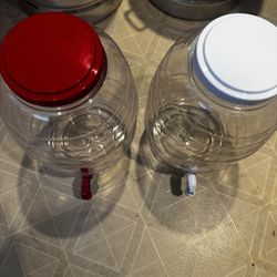 Jugs for Water / Jarras para Aguas