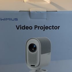 Auto Adjusting Projector With great Picture and sound