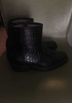 Bendo botas de cuero número 81/2 están nuevas sin usar por tan solo 40 dólares