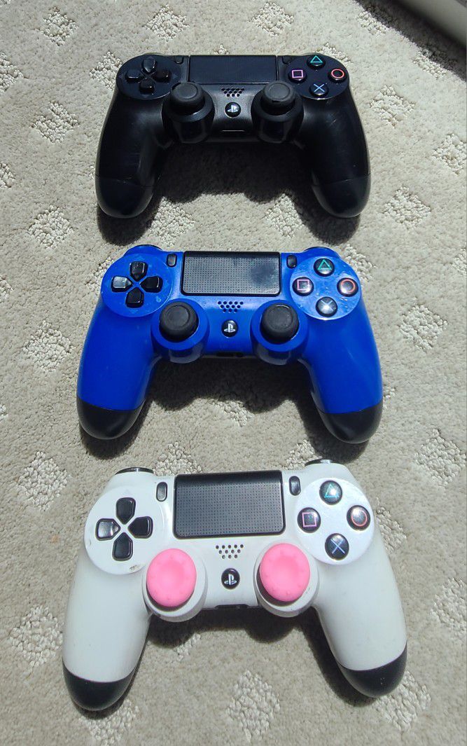 3 Sony PS4 Dualshock Controllers (No Connect)