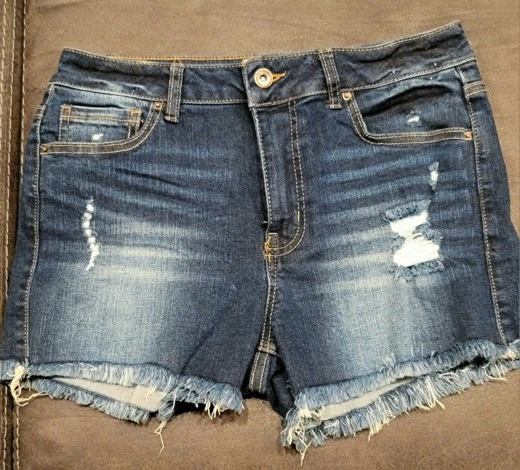 GIRLS WAX JEAN SHORTS SIZE MEDIUM 