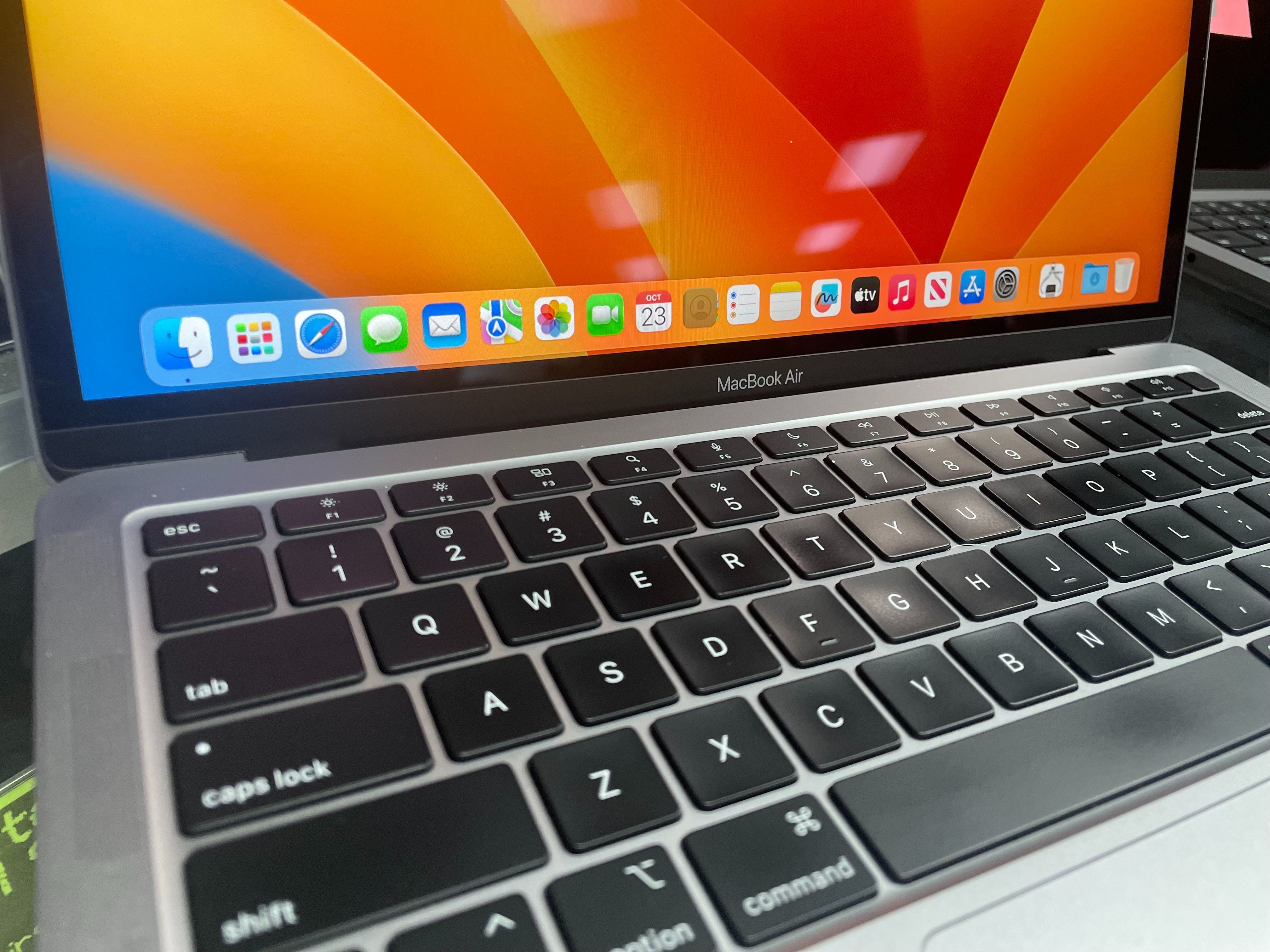 BLACK FRIDAY DEALS!!! 	13" MacBook Air Retina 3.2 M1 8GB Ram 128GB SSD 2020