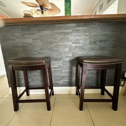 2 Bar Stools 