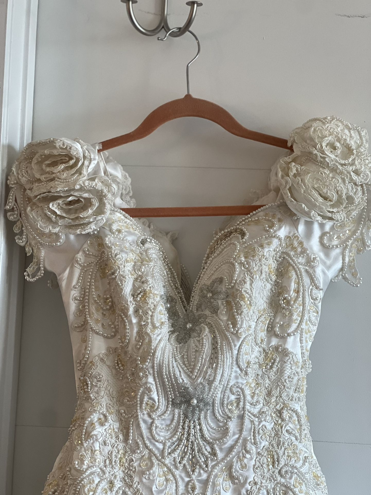 Victorian Style  Wedding Dress + Veil + long train 