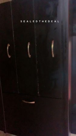 Dresser With Mirror