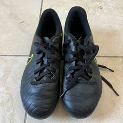 Nike Tiempo Legend 10 Club Cleats – Size 3 Youth – Outdoor Soccer