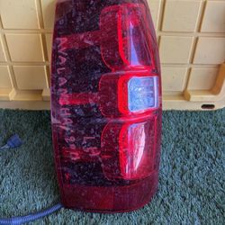 2011 Chevy Avalanche LH Taillight 