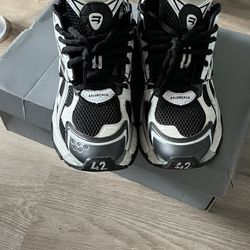 Balenciaga Runners size 42 (U.S. men 9)