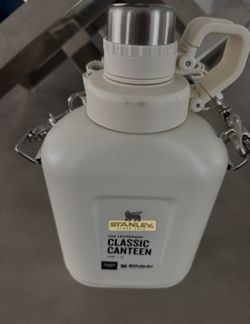 Stanley Legendary Classic Canteen 1.1 Quart. Cream Color Brand New. Perfect for college/ camping/school! 
