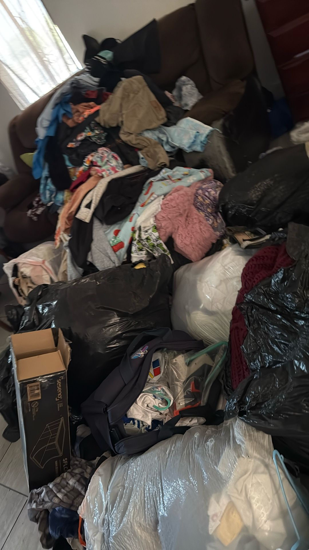 Mountain Of Clothes. Mix Gratis