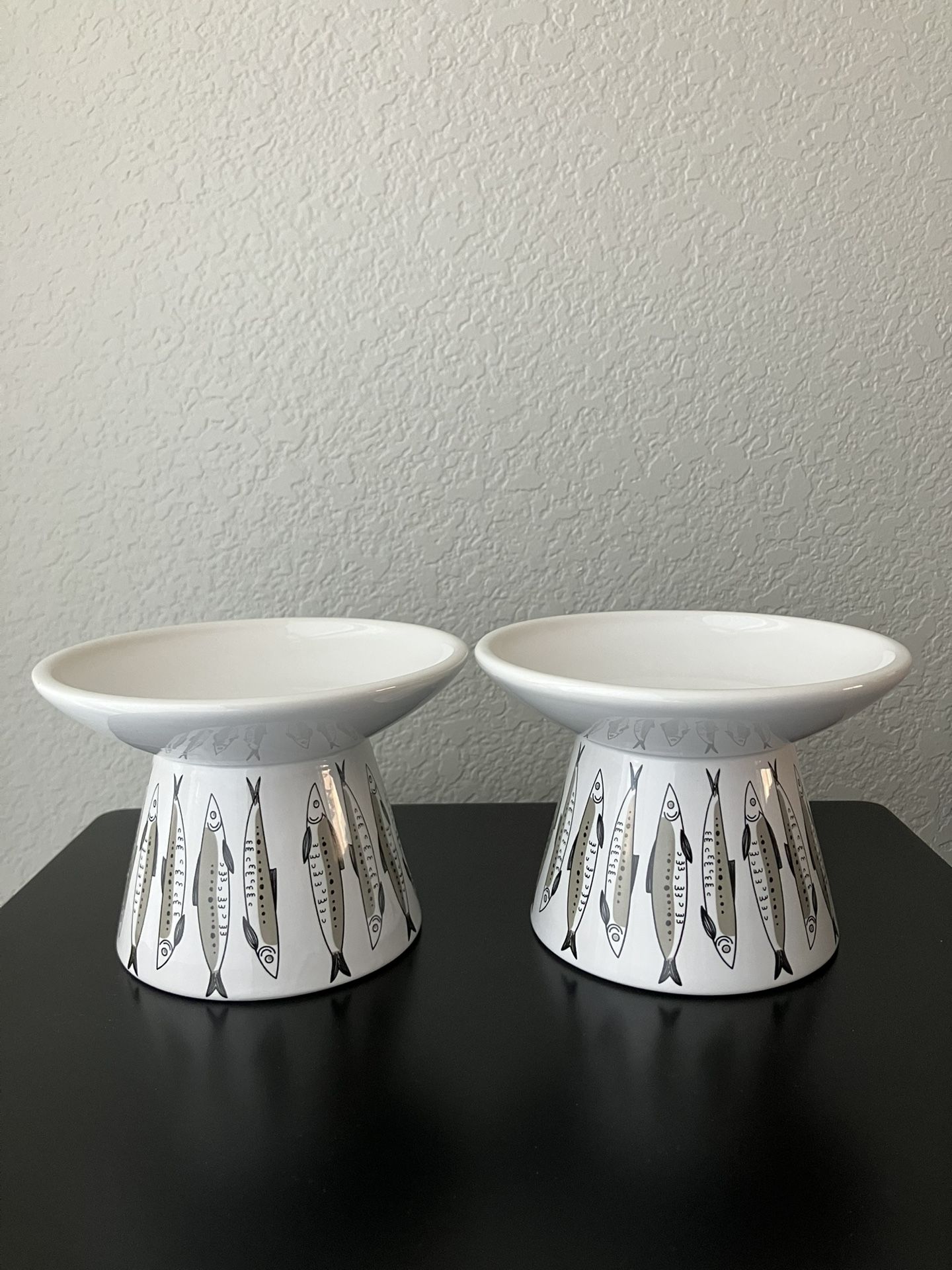 Cat Dishes • Wide Plate / Saucer Pedestal Design For Whisker Fatigue, Like New