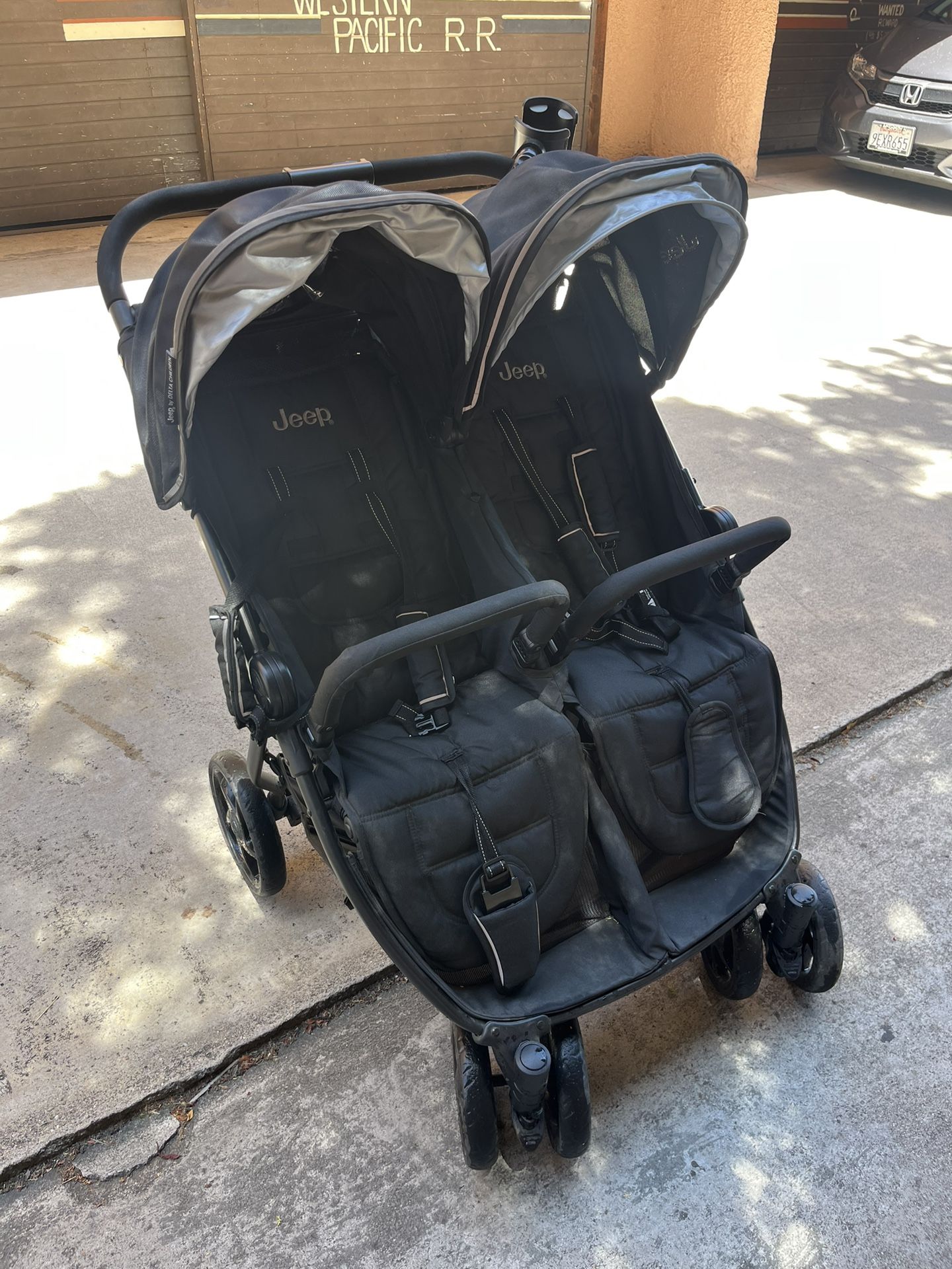 Jeep Destination Ultralight Side x Side Double Stroller, Midnight