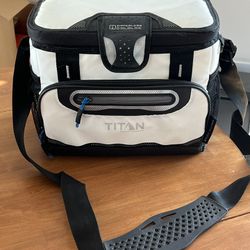 Titan 30can Cooler