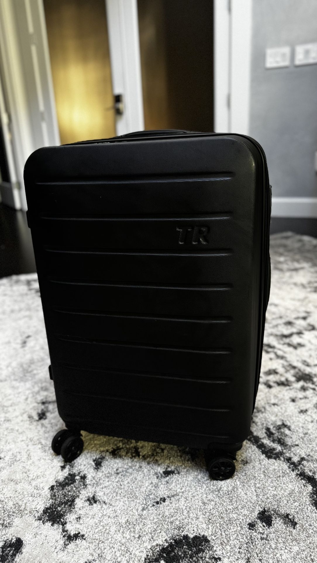 TR Hard-Case Suitcase