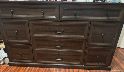 9 Drawers Dresser