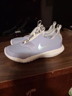 Girls Nikes size 11