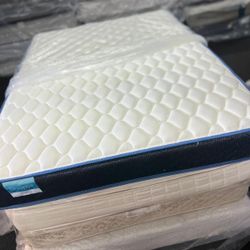 Queen Set Mattress And Box Spring 