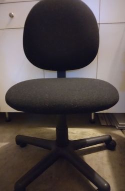 Adjustable height chair