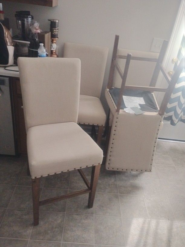 4 Set Nice Kitchen Table Chairs Or Whatever