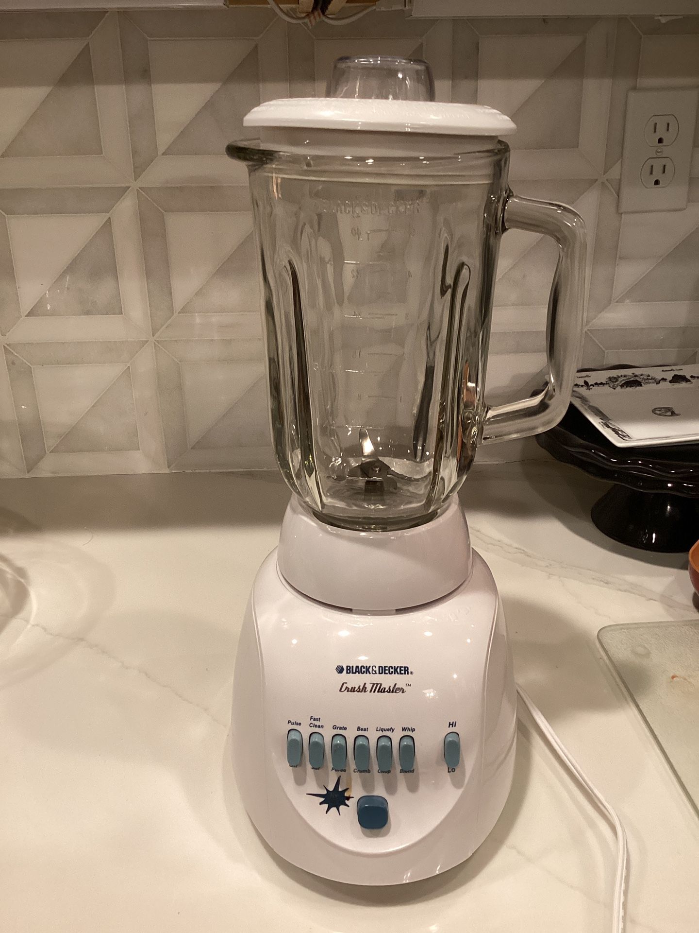 White Black & Decker Crush Master blender with multiple speed settings LIKE NEW!! (See pics)