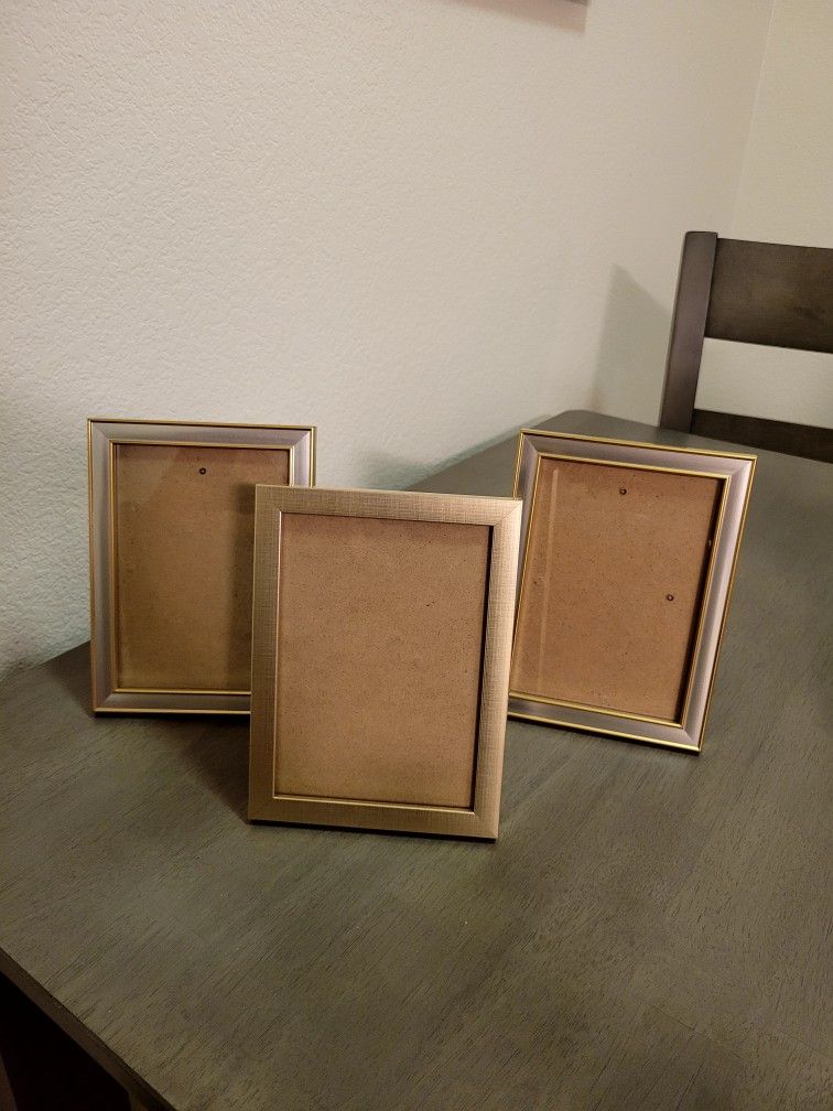 5x7 Picture Frames (3)