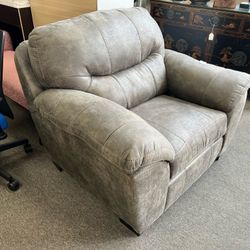 Oversized living room chair   48 w x 40 d x 19.5 h to seat or 33 h to top of back 