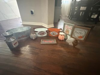 Halloween signs (lot)