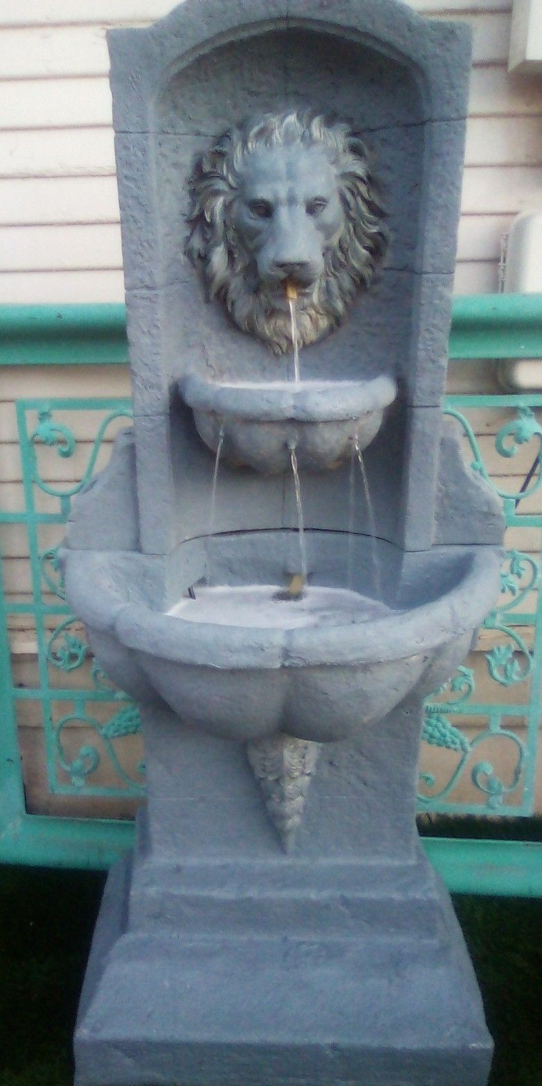 Water Fountain Lion Head