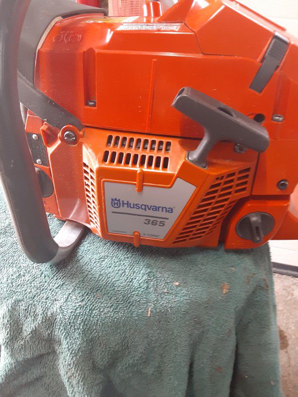 Black and decker alligator chainsaw for Sale in Akron, OH - OfferUp