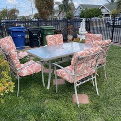Excellent Condition Patio Set 