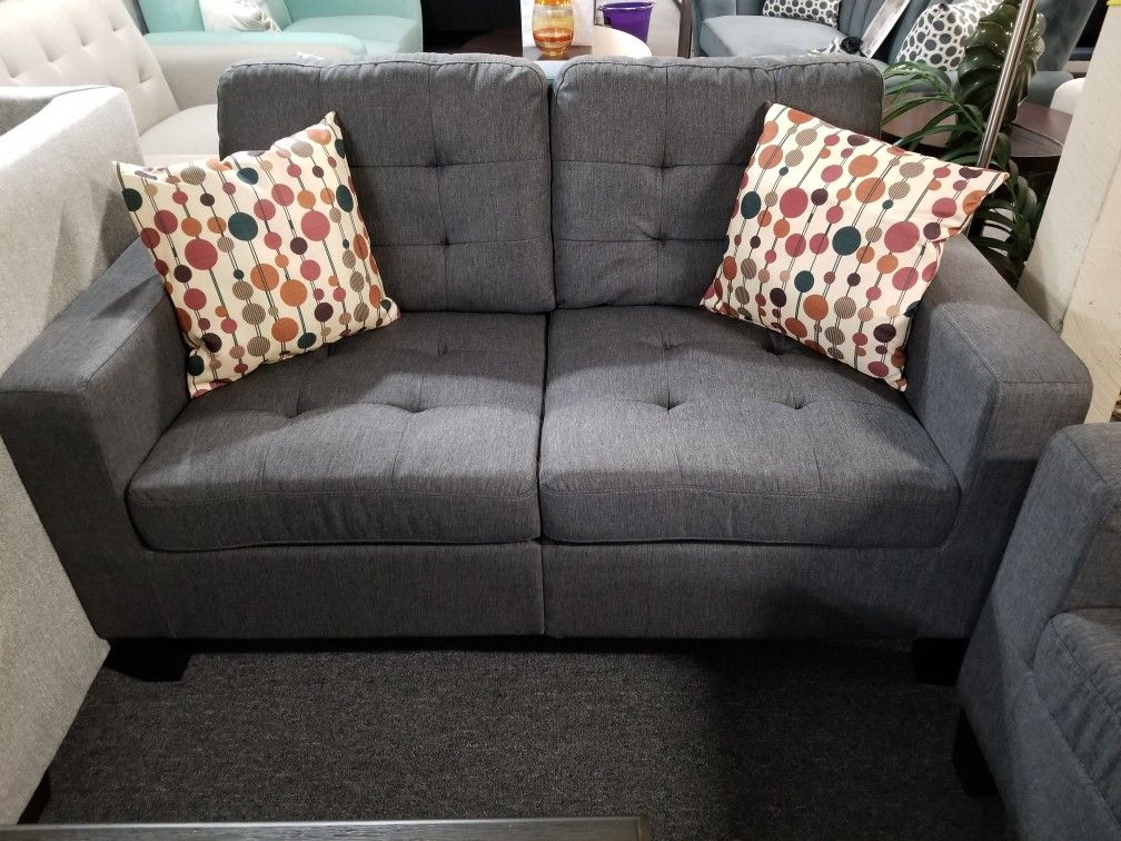 Brand New 56" Tufted Gray Linen Loveseat With 2 Accent Pillows