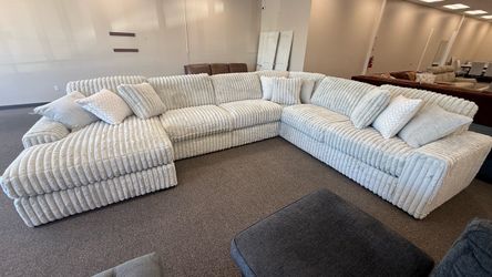 Large U-Shaped Sectional Sofa with Chaise
