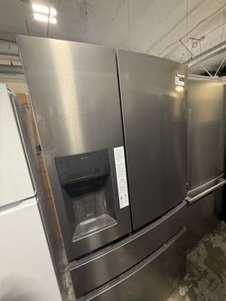French Door Refrigerator with Ice and Water Dispenser