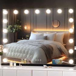 BRAND NEW: Hollywood Vanity Mirror