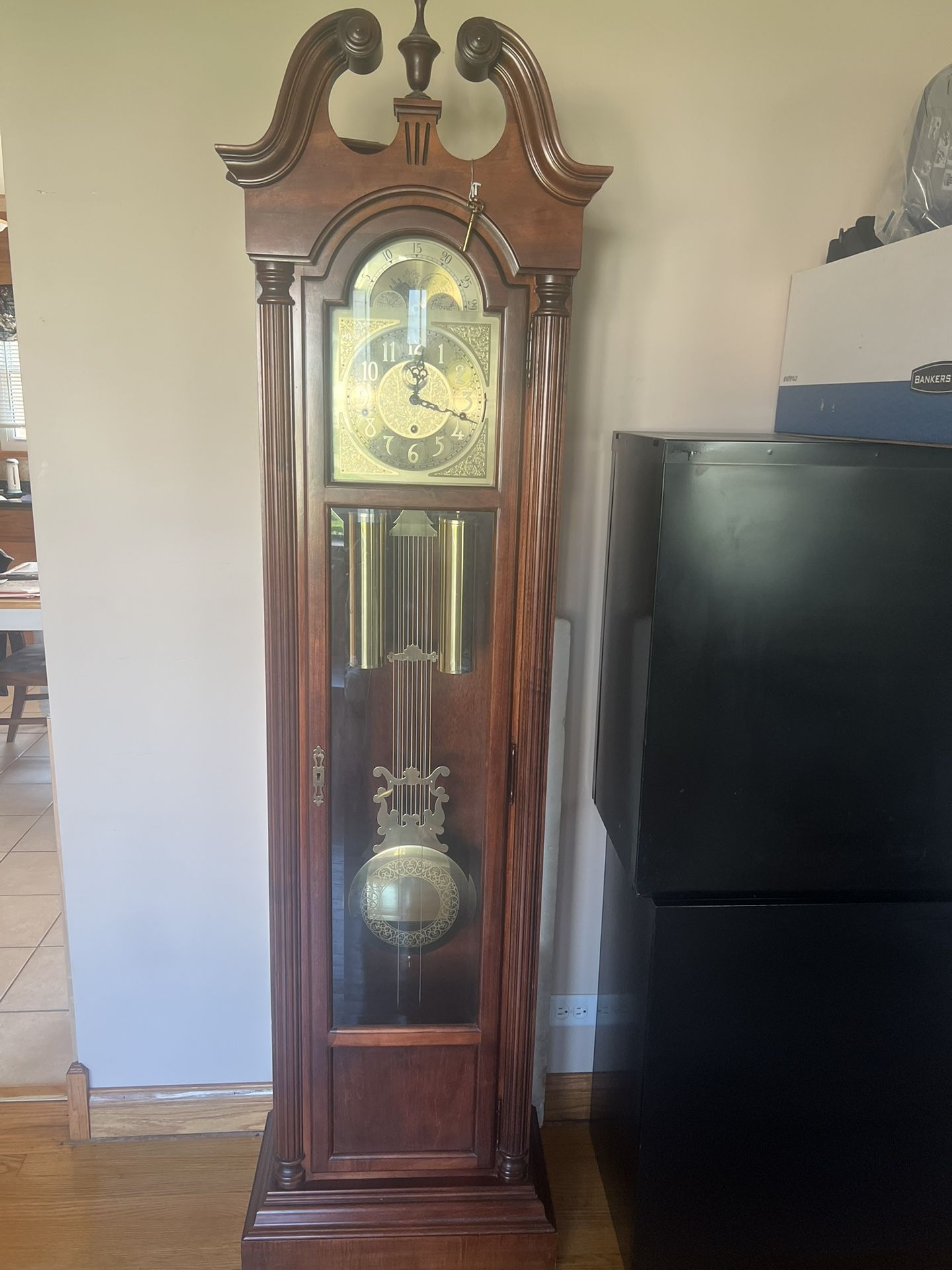 Excellent Condition Howard Miller Grandfather Clock