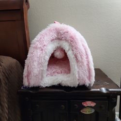 2 New Cat Beds Never Used!