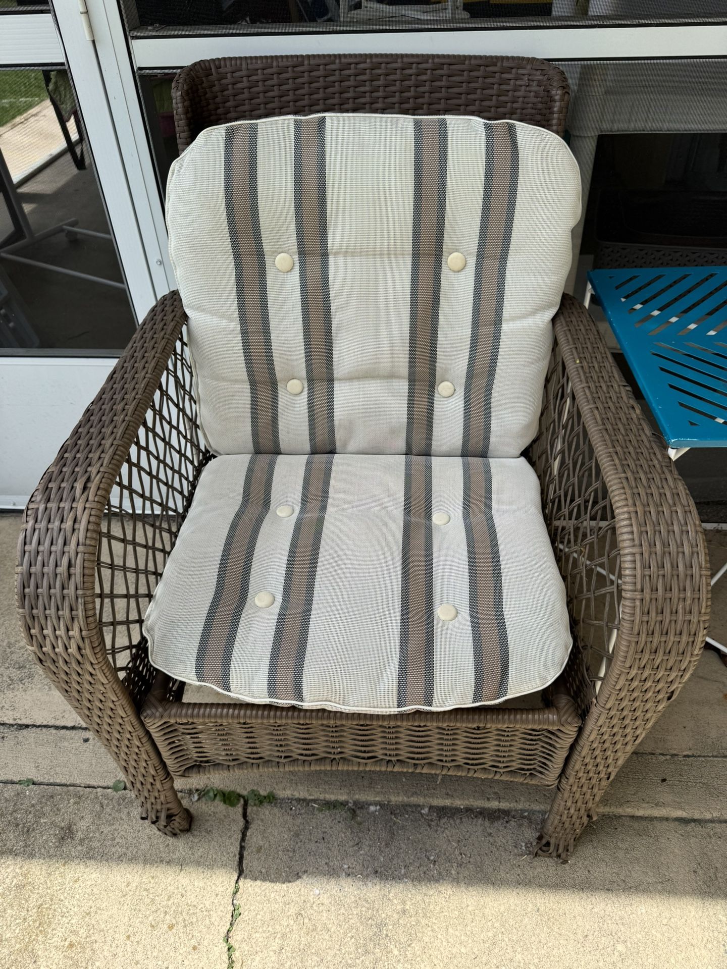 Large seat, resin wicker Patio Outdoor chair with waterproof cushion