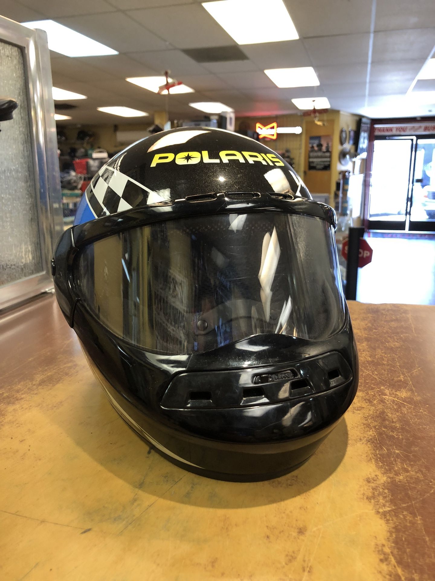 Bell Polaris Snowmobile Helmet (Face Shield Has Signs Of Wear) (Has Scratches)