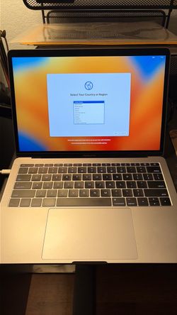 2017 MacBook Pro 13” 2.3GHz Intel Core i5 8GB 512GB