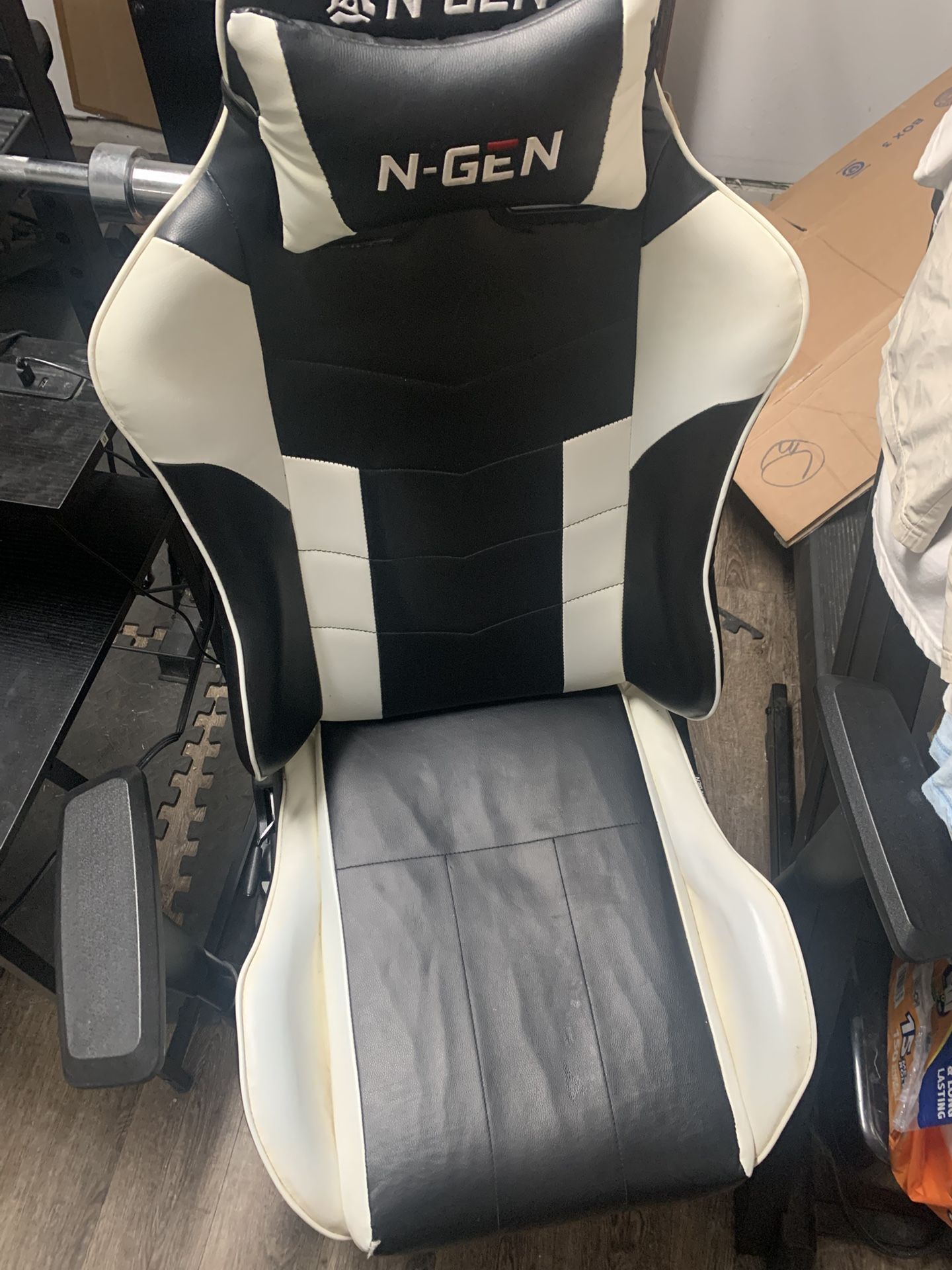 Gaming Chair & Desk