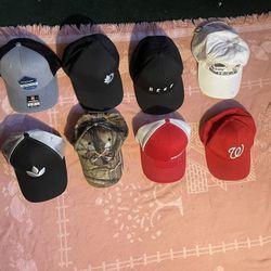 28 Dolates Me S Hats .. Super Good Condition 