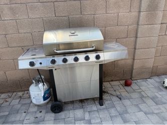 Grill and 2 Full propane tanks