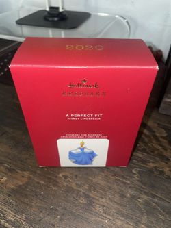 Hallmark Keepsake Disney “A Perfect Fit”, Disney Cinderella